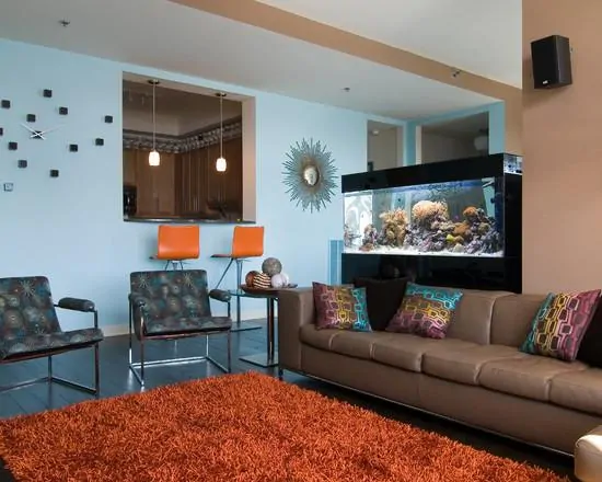 sala-de-estar-colorida-com-aquario