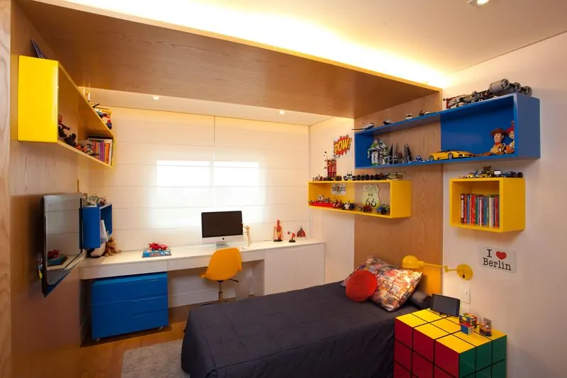 studio-novak quarto de menino colorido azul amarelo e vermelho