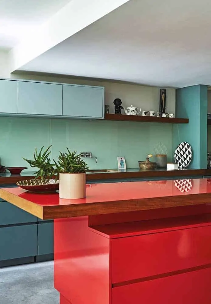 cozinha verde e vermelha moderna