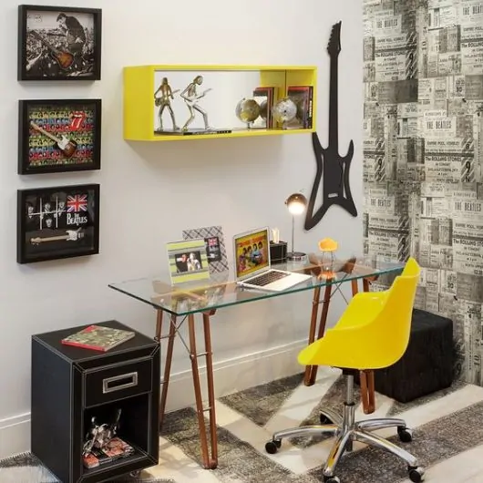home-office-simples-amarelo