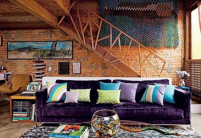 12 sofa roxo escuro na decoracao rustica