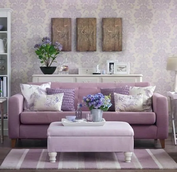 sala com sofa lilas
