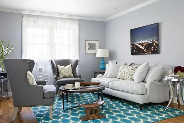 sala de estar com tapete estampado azul