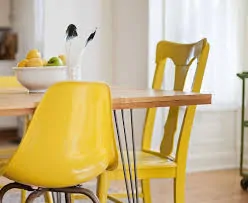 usar amarelo nas cadeiras decoracao