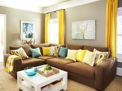 sofa de canto marrom com amarelo decoracao