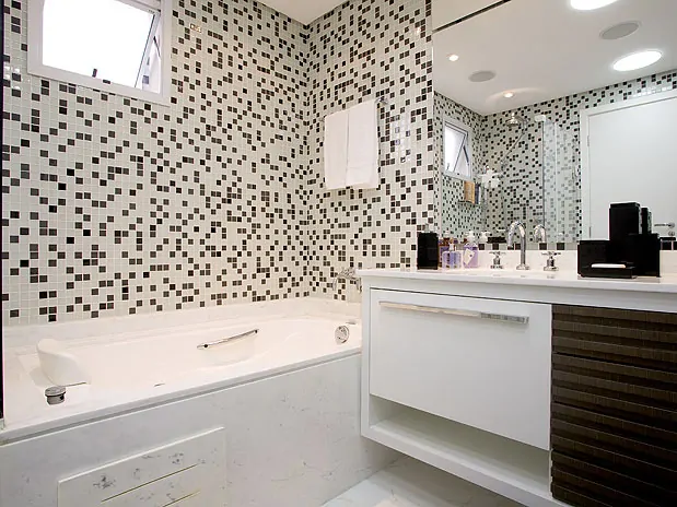 03 banheiro com banheira simples decorado