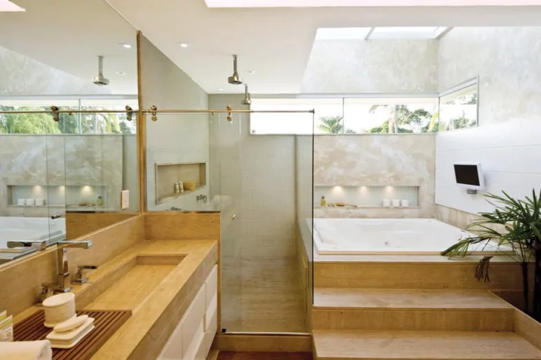 08 banheiro grande com banheira embutida no marmore
