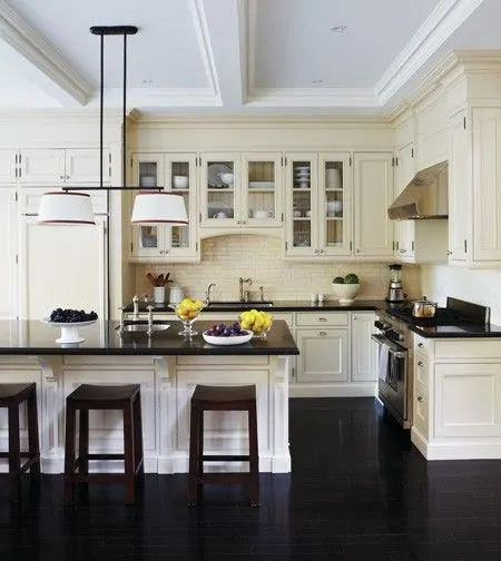 28 cozinha americana com piso preto moveis brancos