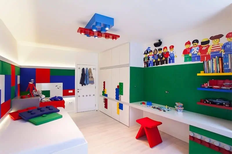 quarto de menino com decoracao de lego
