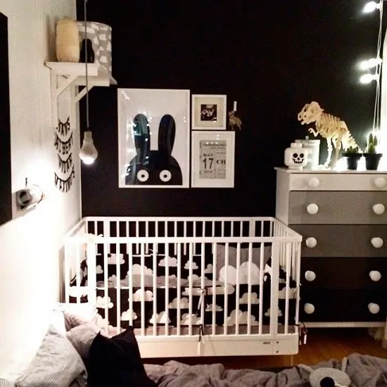 Quarto de bebê com decoração preto e branco