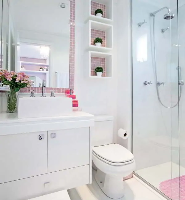Banheiro de menina com detalhes rosa