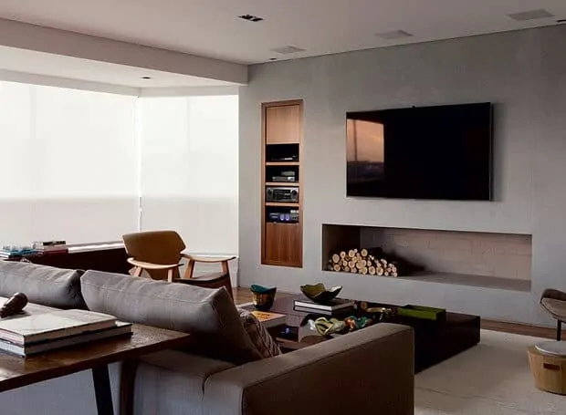 sala moderna com lareira de cimento queimado embaixo da tv